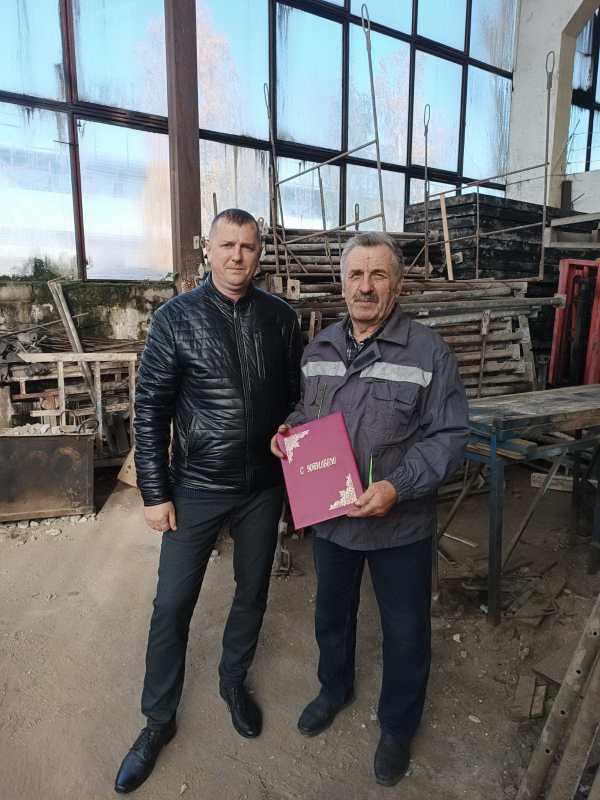 Он один из опытнейших сотрудников ОАО «Жилстрой»