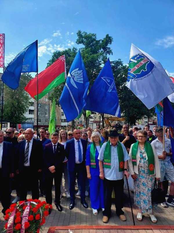 «Открытие мемориальной доски Герою Социалистического  Труда, первостроителю Анатолию Кремень»