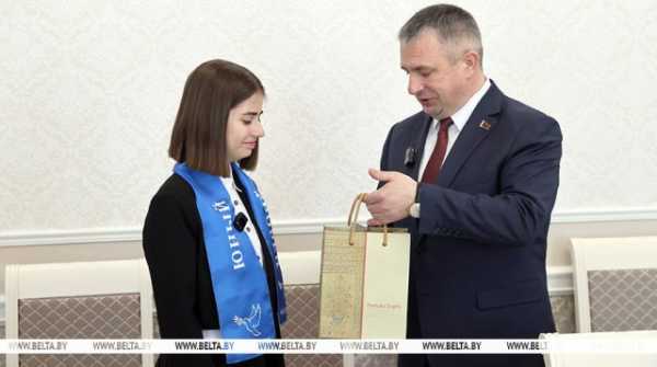 “Шок. Даже поверить не могла”. Школьница из Гомельского района попросила у Президента семена арбуза