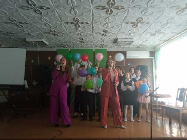 С Днем матери поздравили женский коллектив ОАО "Доломит"
