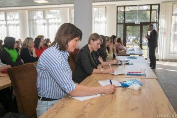 УМЕТЬ ОППОНИРОВАТЬ И ПОНИМАТЬ КОНТЕКСТ ПРОИСХОДЯЩЕГО. ЧЕМУ УЧИЛИ МОЛОДЕЖЬ НА ПРОФСОЮЗНЫХ КУРСАХ В ЛОГОЙСКОМ?