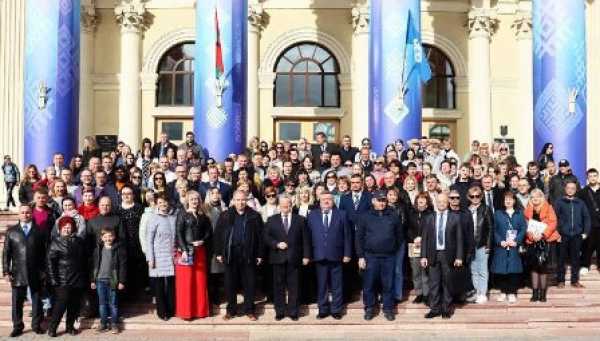 Профактив во главе с лидером отраслевого Профсоюза посетили туристический форум